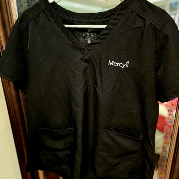 Mercy Scrubs - Picture 7 of 9